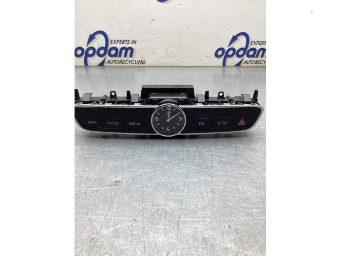 Begagnade Radiokontrollpanel Mercedes E Estate (S213) E-200d 2.0 Turbo 16V Pris € 100,00 Marginaltabell erbjuds av Gebr Opdam B.V.