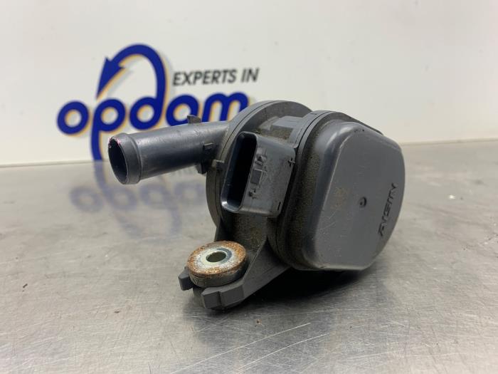 Begagnade Extra vattenpump Toyota Auris Touring Sports (E18) 1.2 T 16V Pris € 75,00 Marginaltabell erbjuds av Gebr Opdam B.V.