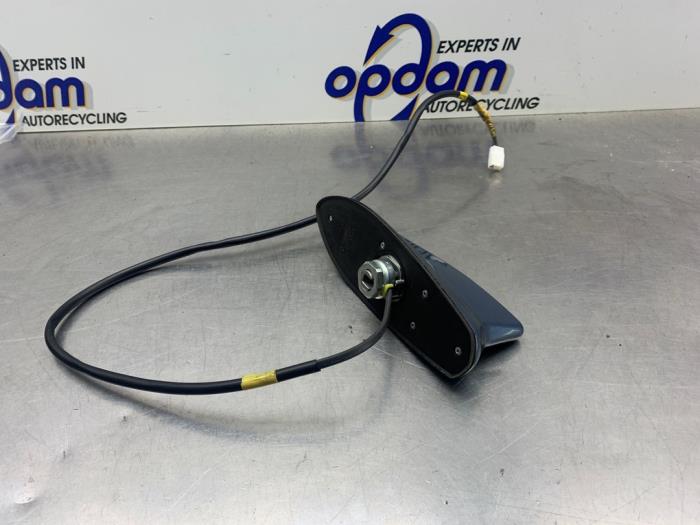 Używane Antena Toyota Auris Touring Sports (E18) 1.2 T 16V Cena € 50,00 Procedura marży oferowane przez Gebr Opdam B.V.