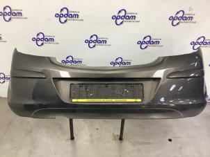 Begagnade Bakre stötfångare Opel Corsa D 1.2 16V Pris € 150,00 Marginaltabell erbjuds av Gebr Opdam B.V.