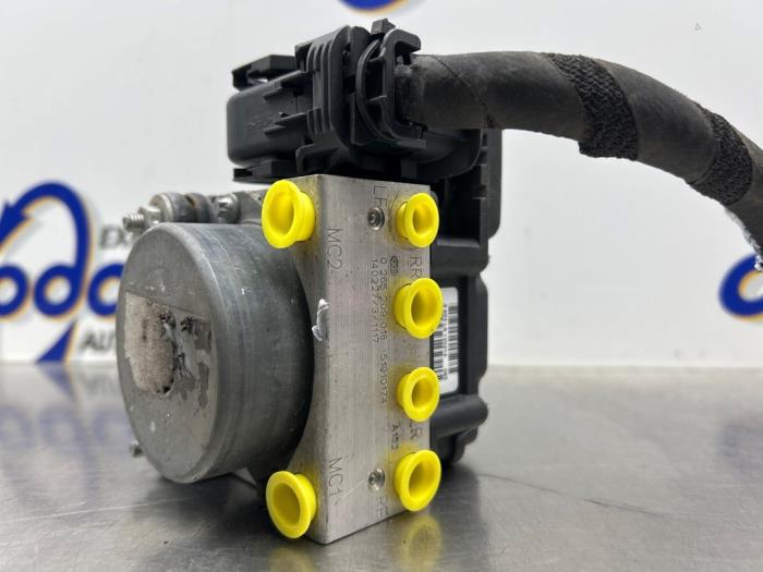 Begagnade ABS-pump Fiat Punto III (199) 0.9 TwinAir Turbo 100 Pris € 125,00 Marginaltabell erbjuds av Gebr Opdam B.V.