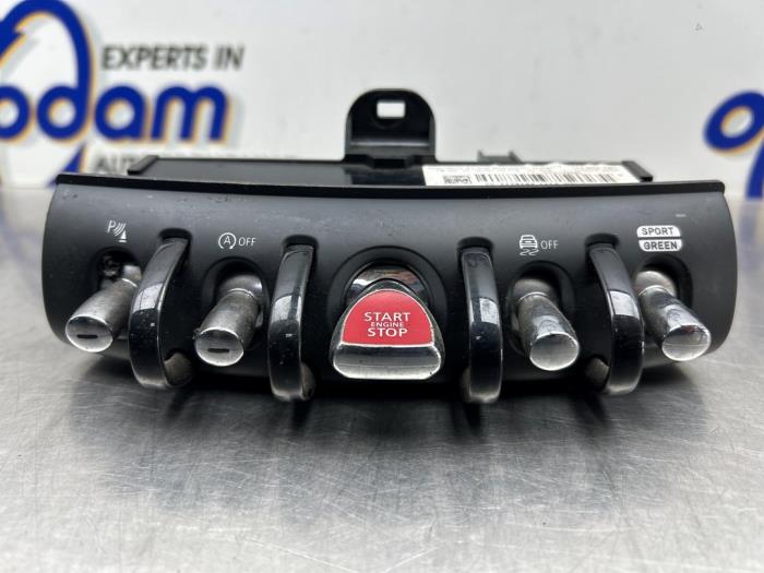 Usagé Commande start/stop Mini Countryman (F60) 1.5 12V Cooper Prix € 150,00 Règlement à la marge proposé par Gebr Opdam B.V.