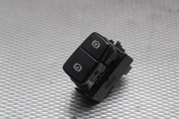 Gebrauchte Handbremse Schalter Volvo XC40 (XZ) 1.5 T3 12V Preis € 50,00 Margenregelung angeboten von Gebr Opdam B.V.