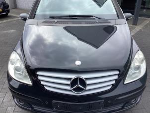 Begagnade Motorhuv Mercedes B (W245) 1.7 B-170 16V Pris € 250,00 Marginaltabell erbjuds av Gebr Opdam B.V.