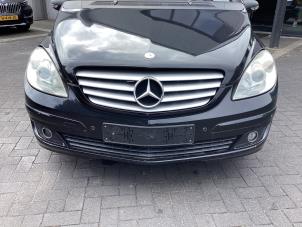 Begagnade Främre stötfångare Mercedes B (W245) 1.7 B-170 16V Pris € 400,00 Marginaltabell erbjuds av Gebr Opdam B.V.