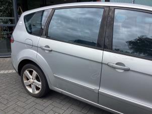 Begagnade Bakdörr, 4-dörrars, höger Ford S-Max (GBW) 2.0 16V Pris € 300,00 Marginaltabell erbjuds av Gebr Opdam B.V.