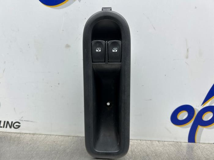 Usados Interruptor de ventanilla eléctrica Renault Twingo II (CN) 1.2 16V Precio € 30,00 Norma de margen ofrecido por Gebr Opdam B.V.