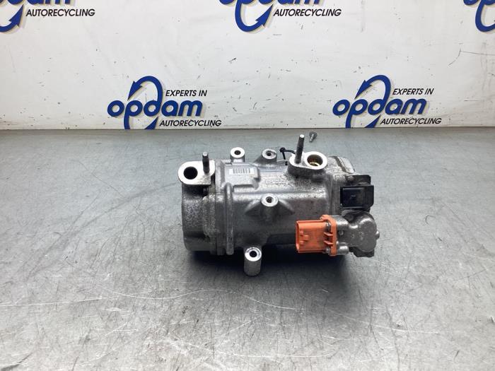 Usagé Pompe clim Ford Kuga III (DFK) 2.5 PHEV 16V Prix € 700,00 Règlement à la marge proposé par Gebr Opdam B.V.