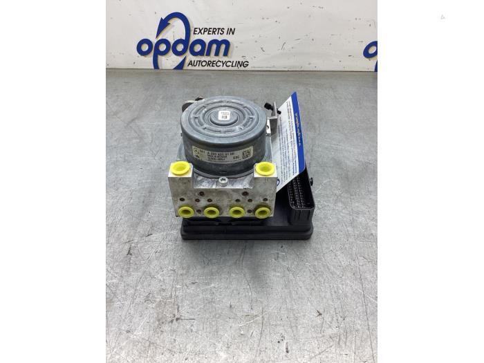 Gebrauchte ABS Pumpe Mercedes C (R205) C-180 1.6 16V Preis € 125,00 Margenregelung angeboten von Gebr Opdam B.V.