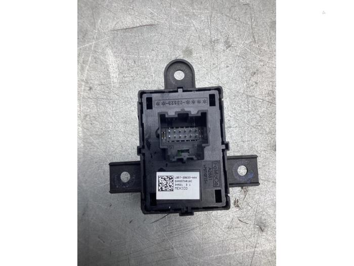 Gebrauchte Handbremse Schalter Ford Kuga III (DFK) 2.5 PHEV 16V Preis € 25,00 Margenregelung angeboten von Gebr Opdam B.V.