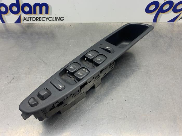 Usados Interruptor de ventanilla eléctrica Volvo V40 (VW) 2.0 16V Precio € 50,00 Norma de margen ofrecido por Gebr Opdam B.V.