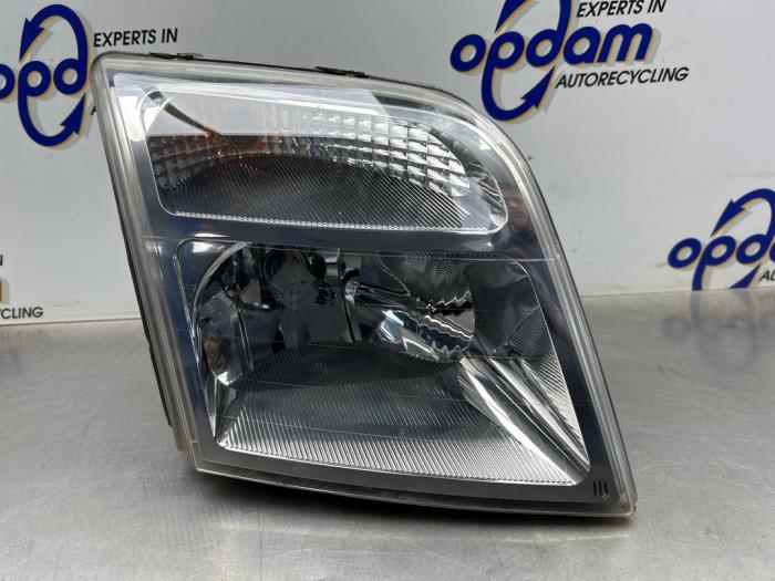 Używane Reflektor prawy Ford Transit Connect 1.8 TDCi 110 Cena € 50,00 Procedura marży oferowane przez Gebr Opdam B.V.