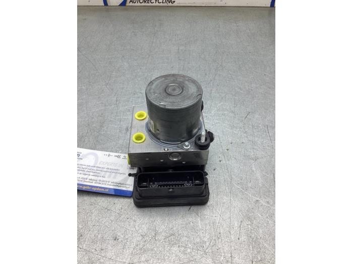 Begagnade ABS-pump Mercedes A (177.0) 2.0 A-250 Turbo 16V Pris € 250,00 Marginaltabell erbjuds av Gebr Opdam B.V.