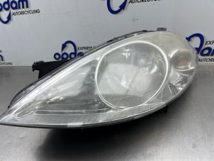 Usados Faro izquierda Mercedes A (W169) 1.5 A-150 5-Drs. Precio € 60,00 Norma de margen ofrecido por Gebr Opdam B.V.