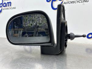 Usados Retrovisor externo izquierda Hyundai Atos 1.1 12V Precio € 30,00 Norma de margen ofrecido por Gebr Opdam B.V.