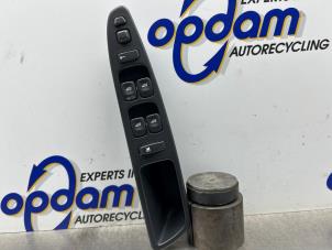 Używane Przelacznik elektrycznej szyby Volvo V40 (VW) 1.8 16V Cena € 50,00 Procedura marży oferowane przez Gebr Opdam B.V.
