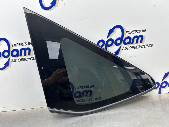Usados Ventanilla triangular izquierda detrás Toyota Prius Plus (ZVW4) 1.8 16V Precio € 90,75 IVA incluido ofrecido por Gebr Opdam B.V.