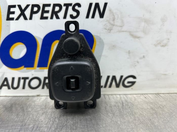 Usados Interruptor de retrovisor Mazda 2 (NB/NC/ND/NE) 1.4 16V Precio € 20,00 Norma de margen ofrecido por Gebr Opdam B.V.
