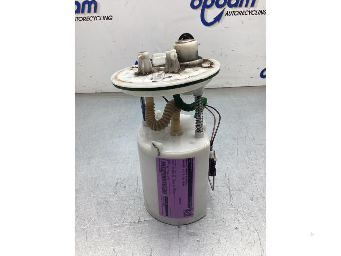 Usagé Pompe à carburant Hyundai iX20 (JC) 1.6 CRDi 16V VGT Prix € 100,00 Règlement à la marge proposé par Gebr Opdam B.V.