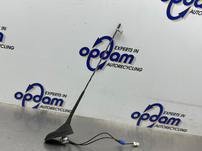 Używane Antena Citroen C4 Cactus (0B/0P) 1.2 PureTech 82 12V Cena € 30,00 Procedura marży oferowane przez Gebr Opdam B.V.
