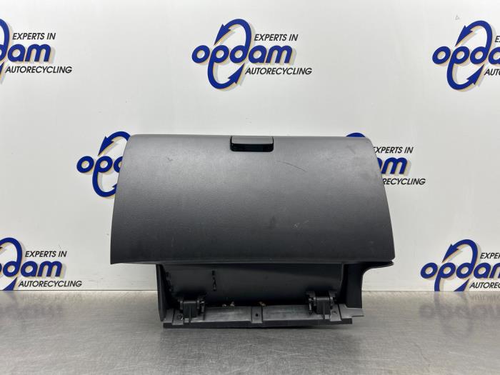 Gebrauchte Handschuhfach Opel Antara (LA6) 2.0 CDTI 16V 4x4 Preis € 50,00 Margenregelung angeboten von Gebr Opdam B.V.