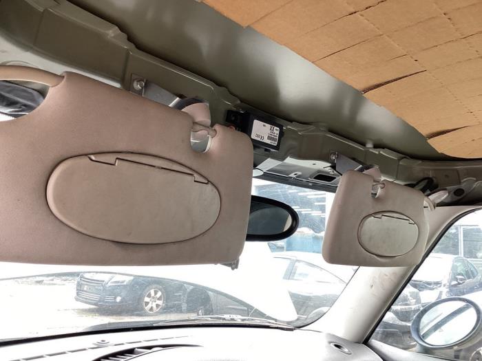 Sonnenblende van een MINI Mini Cooper S (R53) 1.6 16V 2004