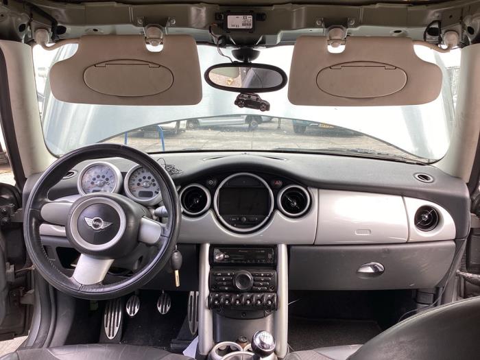 Sonnenblende van een MINI Mini Cooper S (R53) 1.6 16V 2004