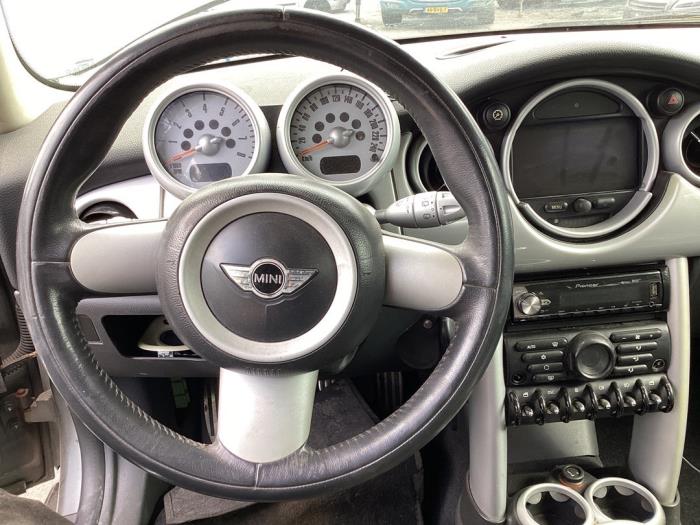 Drehzahlmesser van een MINI Mini Cooper S (R53) 1.6 16V 2004