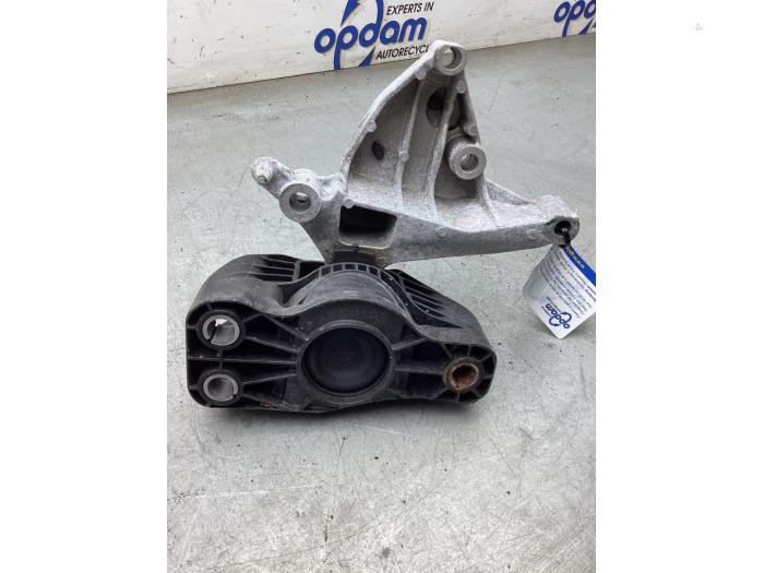 Used Engine mount Renault Kadjar (RFEH) 1.3 TCE 140 FAP 16V Price € 35,00 Margin scheme offered by Gebr Opdam B.V.