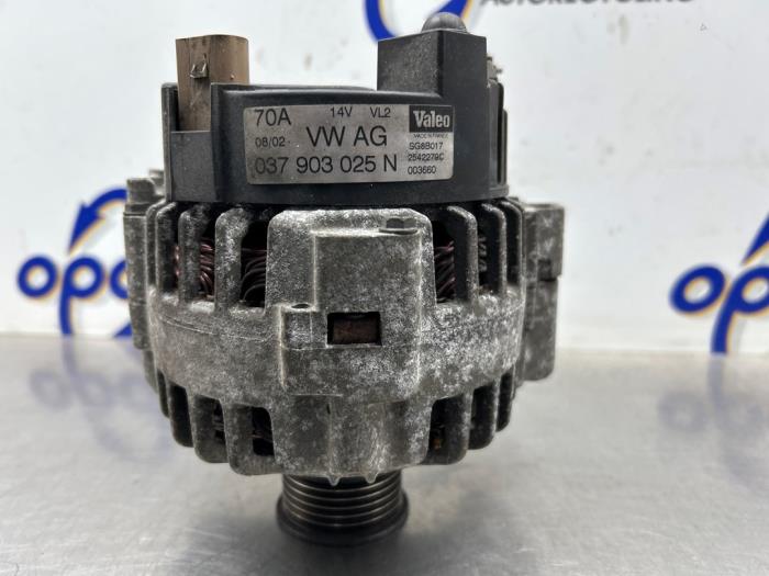 Begagnade Dynamo Volkswagen Polo IV (9N1/2/3) 1.4 16V Pris € 40,00 Marginaltabell erbjuds av Gebr Opdam B.V.