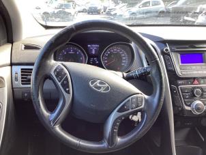 Usagé Commodo d'essuie glace Hyundai i30 (GDHB5) 1.6 CRDi Blue Drive 16V VGT Prix sur demande proposé par Gebr Opdam B.V.