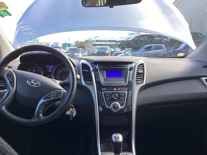 Glovebox from a Hyundai i30 (GDHB5) 1.6 CRDi Blue Drive 16V VGT 2012