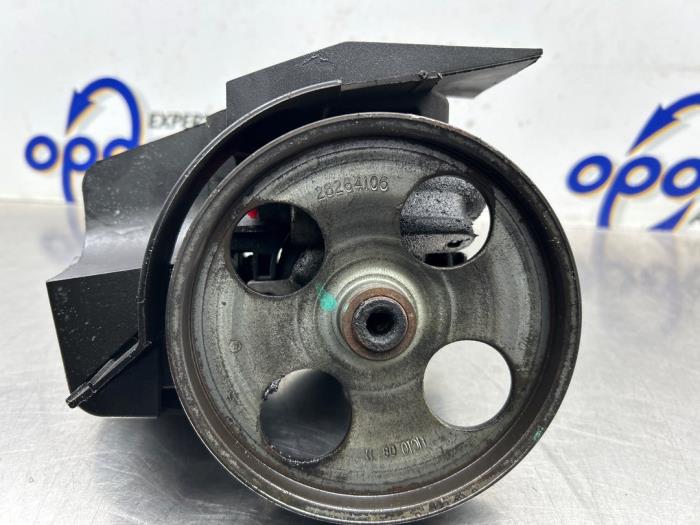 Usagé Pompe de direction Peugeot 206+ (2L/M) 1.1 XR,XS Prix € 75,00 Règlement à la marge proposé par Gebr Opdam B.V.