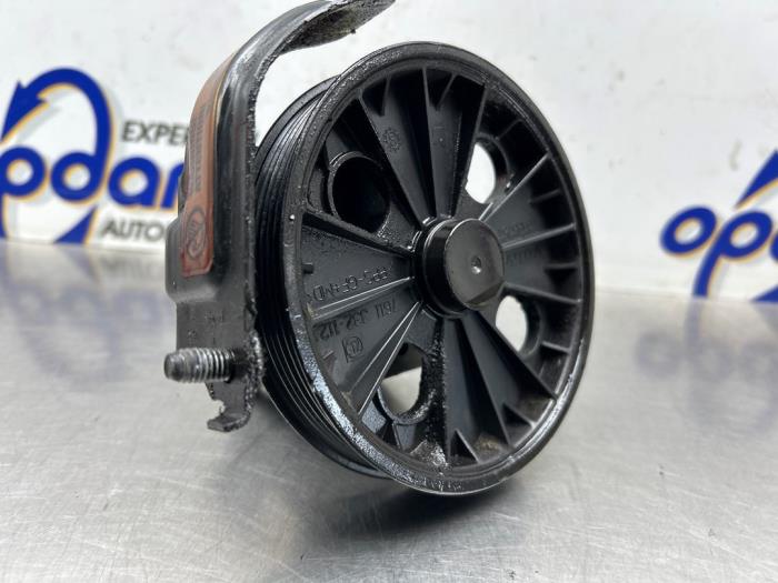 Usagé Pompe de direction Volvo V40 (VW) 2.0 16V Prix € 75,00 Règlement à la marge proposé par Gebr Opdam B.V.