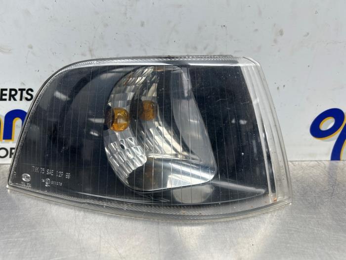 Używane Kierunkowskaz prawy Volvo V40 (VW) 2.0 16V Cena € 20,00 Procedura marży oferowane przez Gebr Opdam B.V.