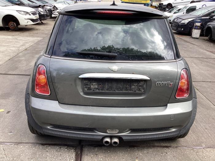 Stoßstange hinten van een MINI Mini Cooper S (R53) 1.6 16V 2004