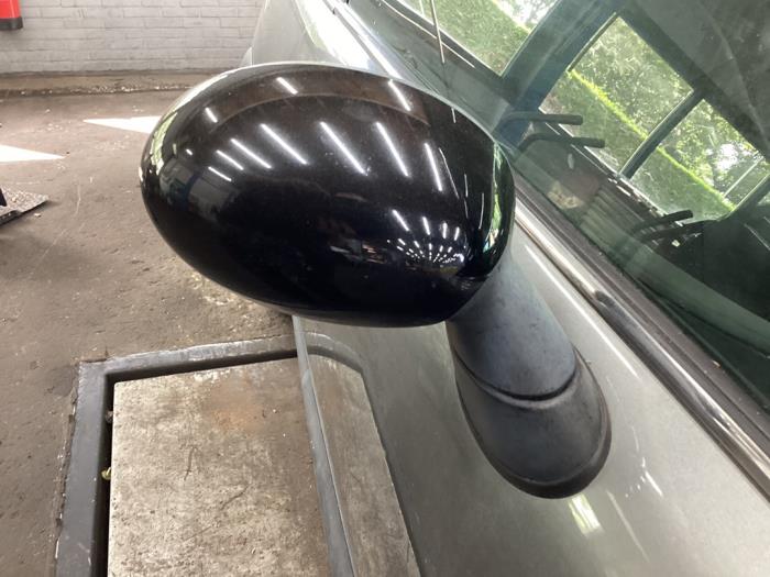 Wing mirror, right from a MINI Mini Cooper S (R53) 1.6 16V 2004