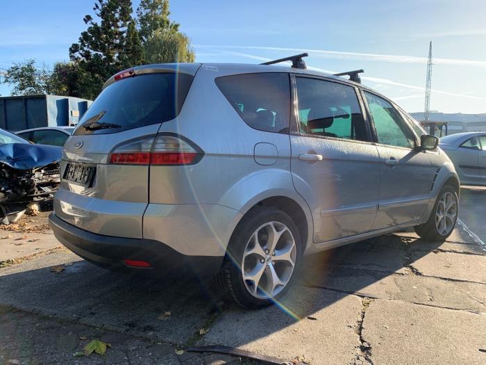 Karosserieecke rechts hinten van een Ford S-Max (GBW) 2.0 16V 2006