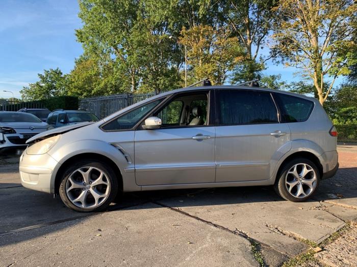Schwelle links van een Ford S-Max (GBW) 2.0 16V 2006