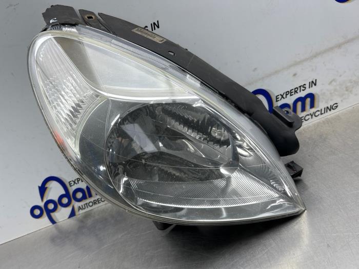 Używane Reflektor prawy Citroen Xsara Picasso (CH) 1.6i 16V Cena € 50,00 Procedura marży oferowane przez Gebr Opdam B.V.