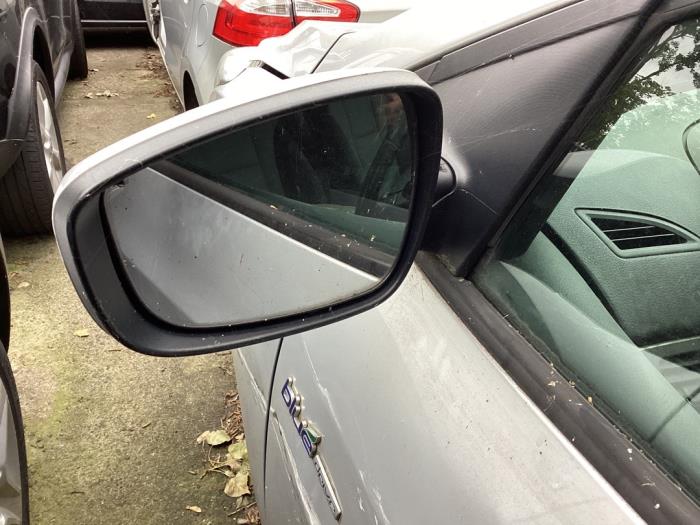 Außenspiegel links van een Hyundai i30 (GDHB5) 1.6 CRDi Blue Drive 16V VGT 2012