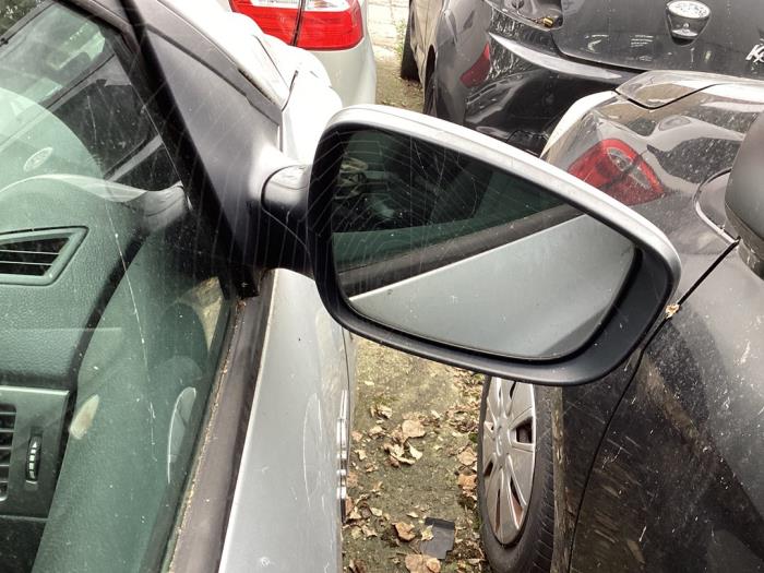Außenspiegel rechts van een Hyundai i30 (GDHB5) 1.6 CRDi Blue Drive 16V VGT 2012