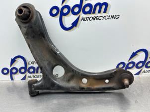 Gebrauchte Querlenker unten links vorne Peugeot 107 1.0 12V Preis € 30,00 Margenregelung angeboten von Gebr Opdam B.V.