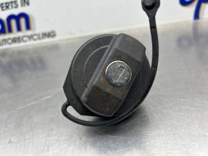 Gebrauchte Tankdeckel Volkswagen Up! (121) 1.0 12V 60 Preis € 20,00 Margenregelung angeboten von Gebr Opdam B.V.