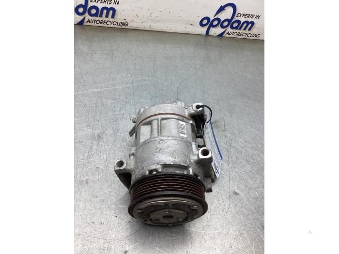 Usagé Pompe clim Opel Crossland (X) 1.2 Turbo 12V Prix € 150,00 Règlement à la marge proposé par Gebr Opdam B.V.