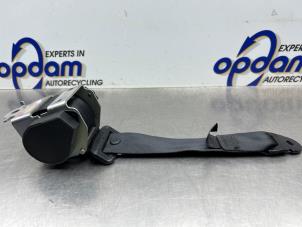 Usagé Ceinture arrière droit Dacia Duster (HS) 1.6 16V Prix € 30,00 Règlement à la marge proposé par Gebr Opdam B.V.