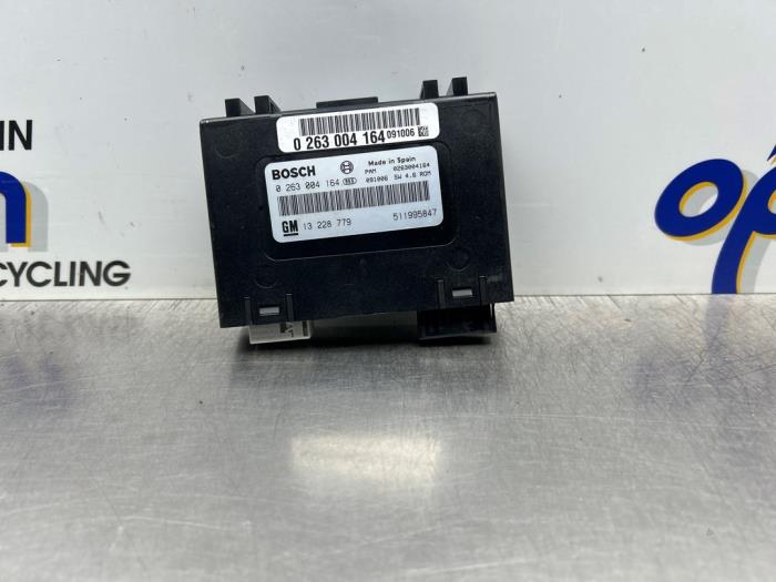 Begagnade PDC-modul Opel Astra H GTC (L08) 1.6 16V Pris € 50,00 Marginaltabell erbjuds av Gebr Opdam B.V.