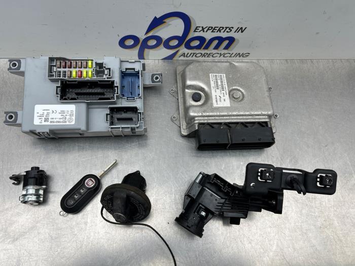 Used Engine management computer Fiat Punto III (199) 0.9 TwinAir Turbo 100 Price € 325,00 Margin scheme offered by Gebr Opdam B.V.