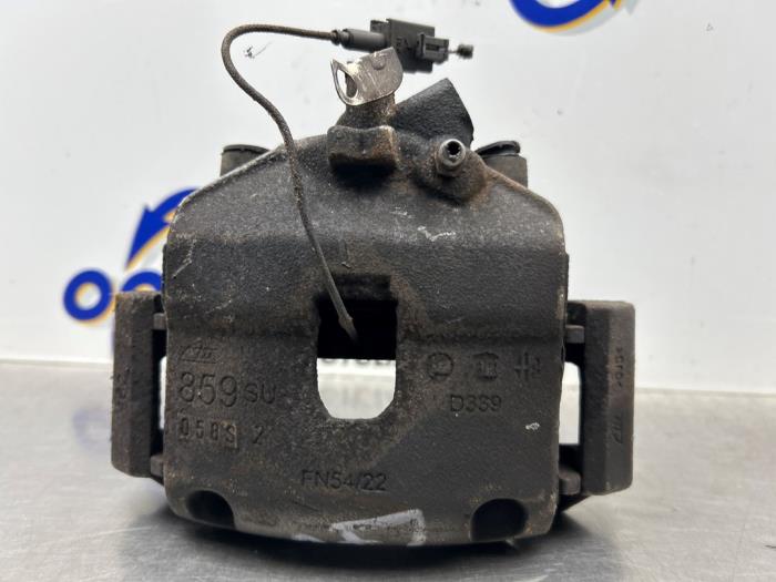Gebrauchte Bremszange links vorne Fiat Punto III (199) 0.9 TwinAir Turbo 100 Preis € 40,00 Margenregelung angeboten von Gebr Opdam B.V.
