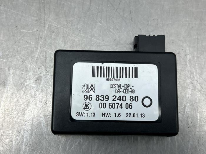 Begagnade Regnsensor Citroen DS3 Cabrio (SB) 1.2 12V PureTech 82 Pris € 25,00 Marginaltabell erbjuds av Gebr Opdam B.V.